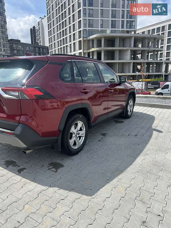 Внедорожник / Кроссовер Toyota RAV4 2021 в Львове