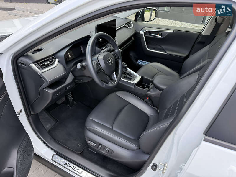 Позашляховик / Кросовер Toyota RAV4 2023 в Києві