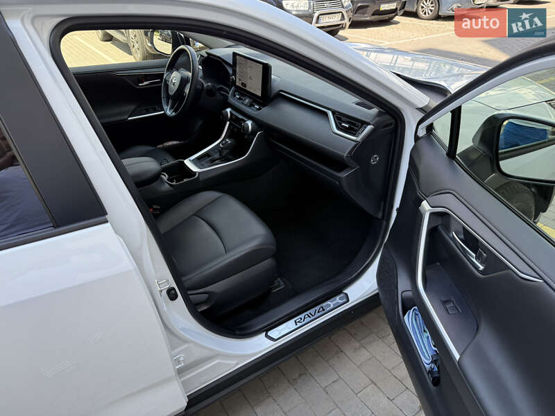 Позашляховик / Кросовер Toyota RAV4 2023 в Києві