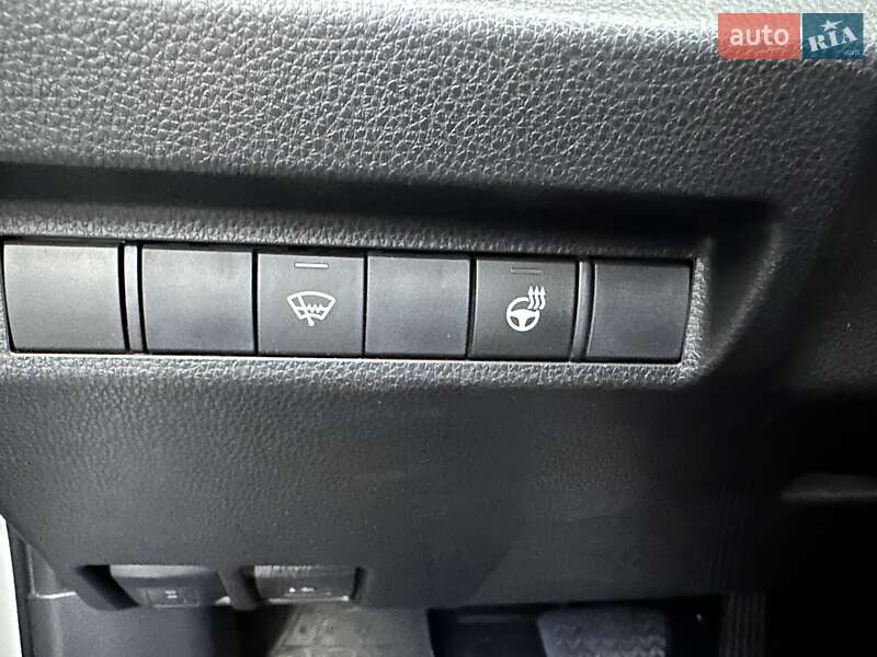 Внедорожник / Кроссовер Toyota RAV4 2019 в Киеве