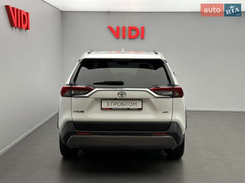 Внедорожник / Кроссовер Toyota RAV4 2019 в Киеве