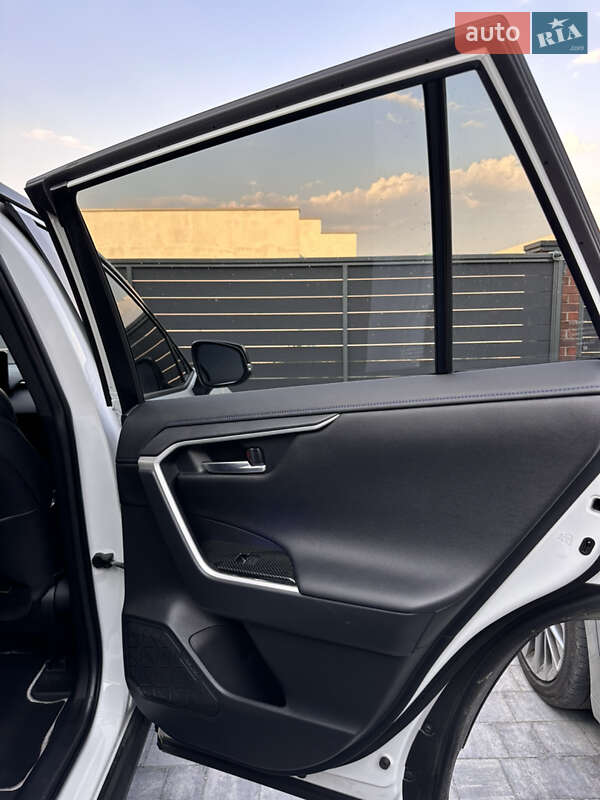 Позашляховик / Кросовер Toyota RAV4 2023 в Дніпрі