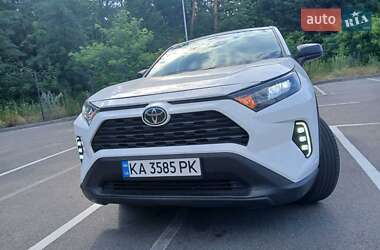 Позашляховик / Кросовер Toyota RAV4 2022 в 