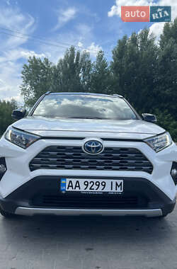 Внедорожник / Кроссовер Toyota RAV4 2020 в Киеве