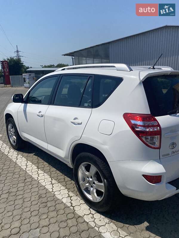 Внедорожник / Кроссовер Toyota RAV4 2009 в Черновцах