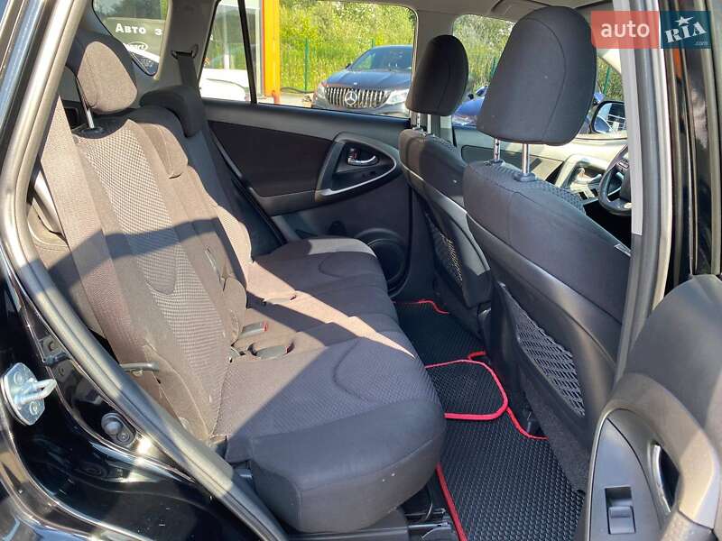 Позашляховик / Кросовер Toyota RAV4 2012 в Львові