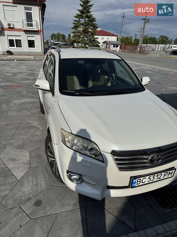 Внедорожник / Кроссовер Toyota RAV4 2010 в Городке