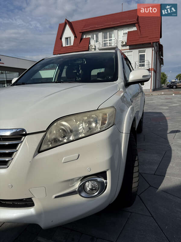 Внедорожник / Кроссовер Toyota RAV4 2010 в Городке