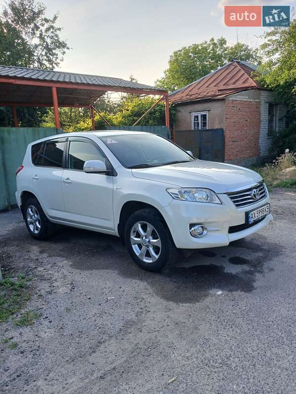 Внедорожник / Кроссовер Toyota RAV4 2010 в Харькове