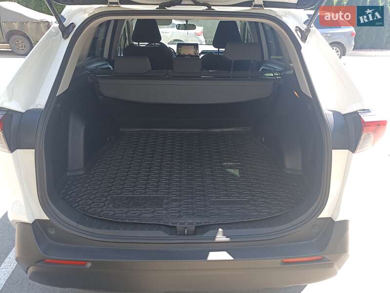 Внедорожник / Кроссовер Toyota RAV4 2020 в Киеве