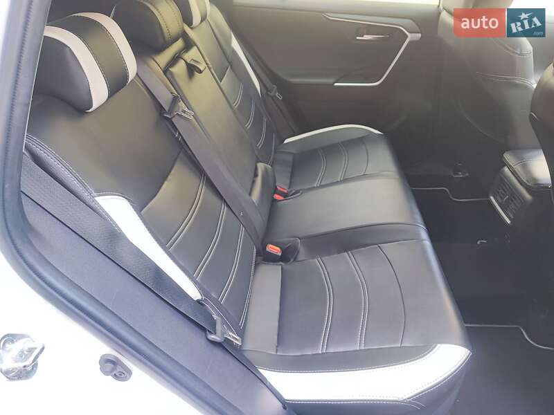 Позашляховик / Кросовер Toyota RAV4 2019 в Києві