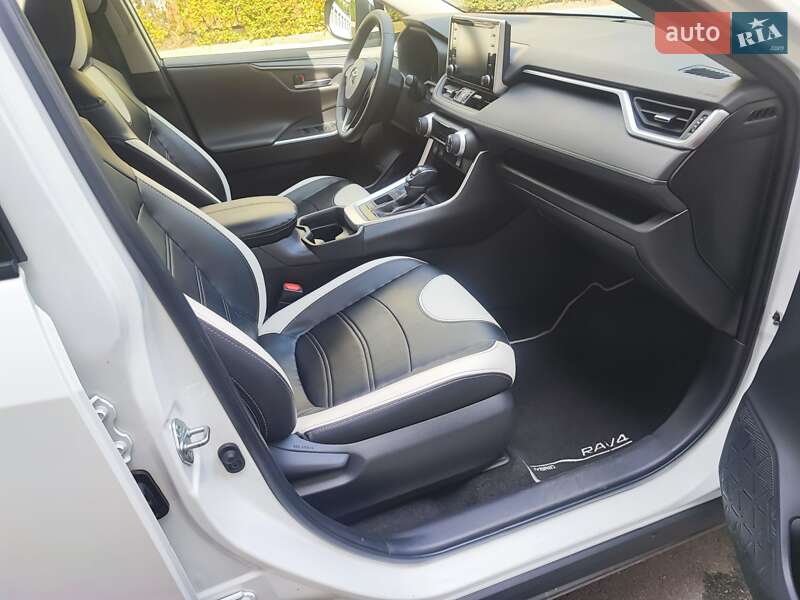 Позашляховик / Кросовер Toyota RAV4 2019 в Києві