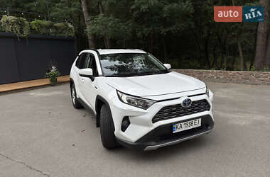 Внедорожник / Кроссовер Toyota RAV4 2021 в Киеве