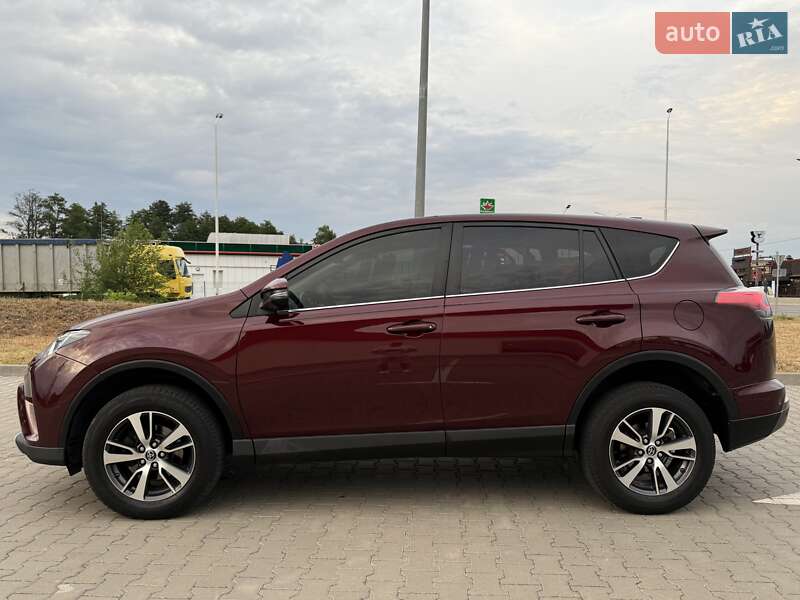 Внедорожник / Кроссовер Toyota RAV4 2017 в Киеве