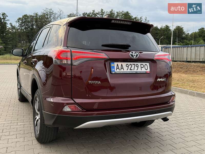 Внедорожник / Кроссовер Toyota RAV4 2017 в Киеве