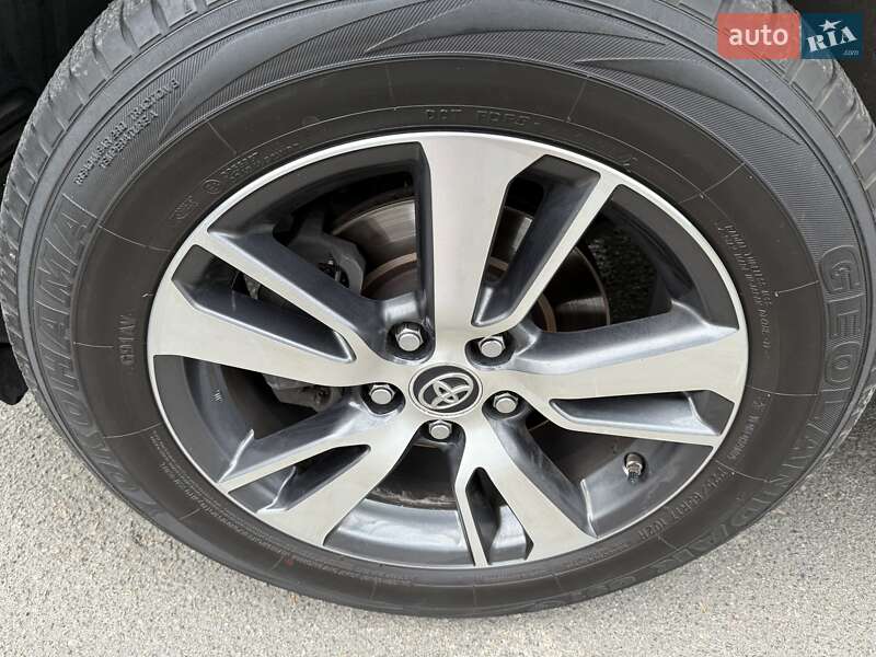 Внедорожник / Кроссовер Toyota RAV4 2017 в Киеве