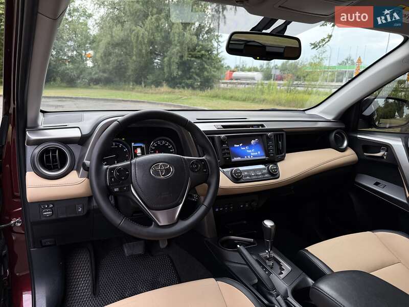 Внедорожник / Кроссовер Toyota RAV4 2017 в Киеве