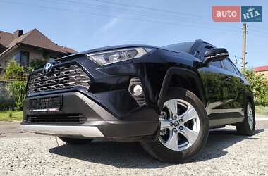 Внедорожник / Кроссовер Toyota RAV4 2021 в Ровно