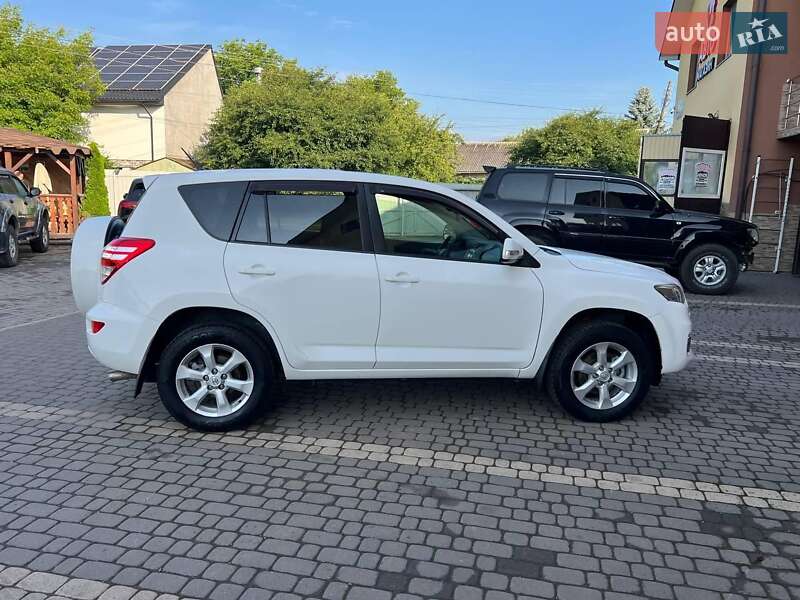 Внедорожник / Кроссовер Toyota RAV4 2011 в Коломые