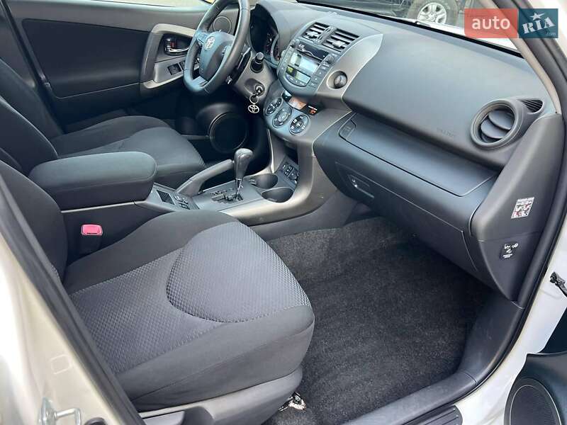 Внедорожник / Кроссовер Toyota RAV4 2011 в Коломые