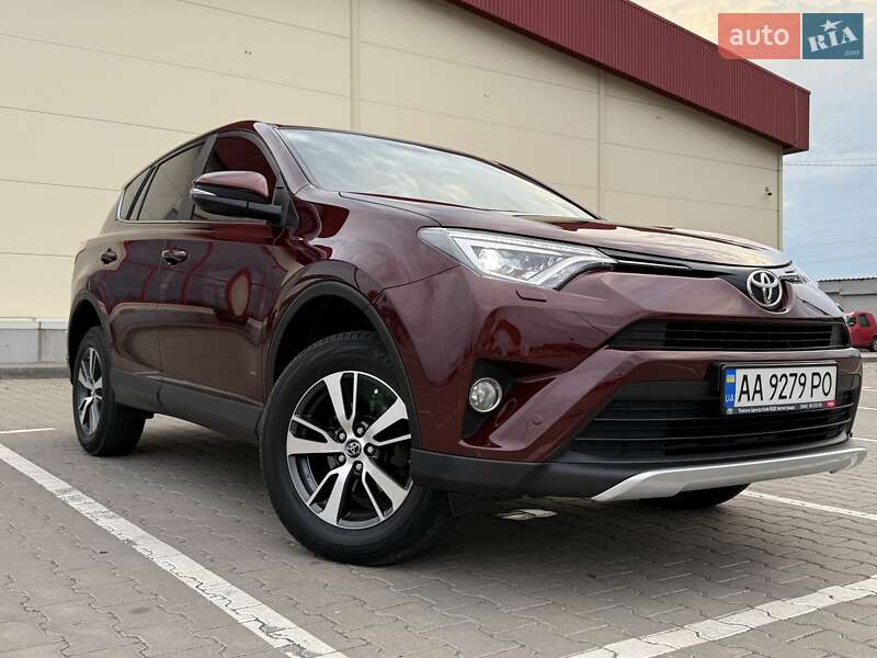 Внедорожник / Кроссовер Toyota RAV4 2017 в Киеве