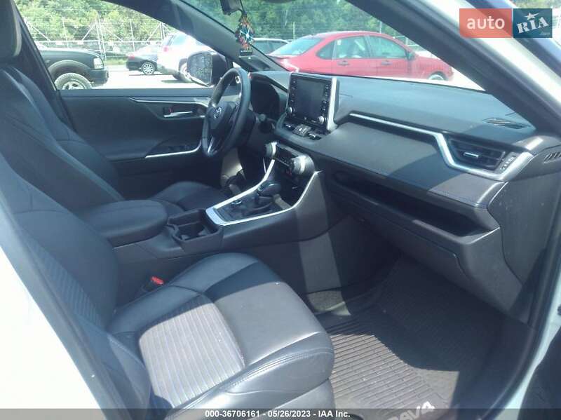 Позашляховик / Кросовер Toyota RAV4 2020 в Львові