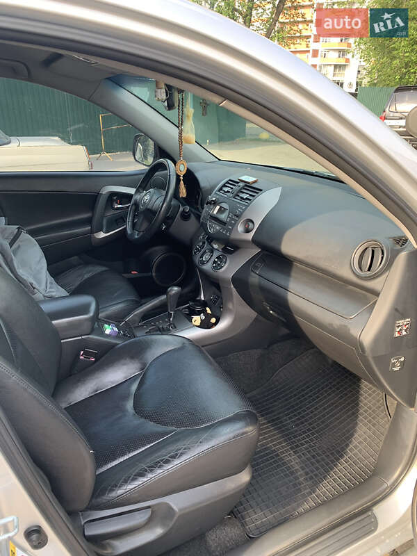 Внедорожник / Кроссовер Toyota RAV4 2006 в Харькове