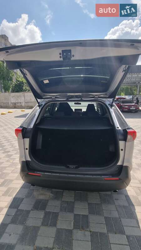 Внедорожник / Кроссовер Toyota RAV4 2019 в Хмельницком
