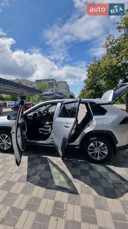 Внедорожник / Кроссовер Toyota RAV4 2019 в Хмельницком