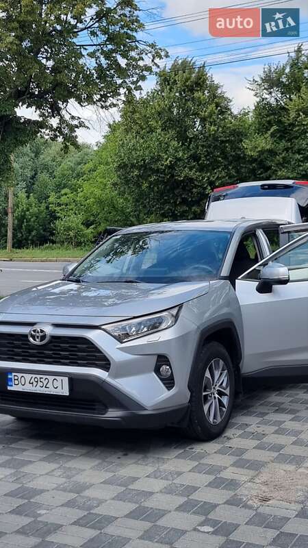 Внедорожник / Кроссовер Toyota RAV4 2019 в Хмельницком