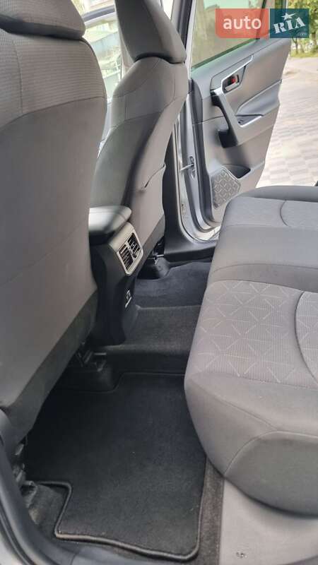 Внедорожник / Кроссовер Toyota RAV4 2019 в Хмельницком