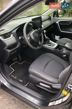 Внедорожник / Кроссовер Toyota RAV4 2019 в 