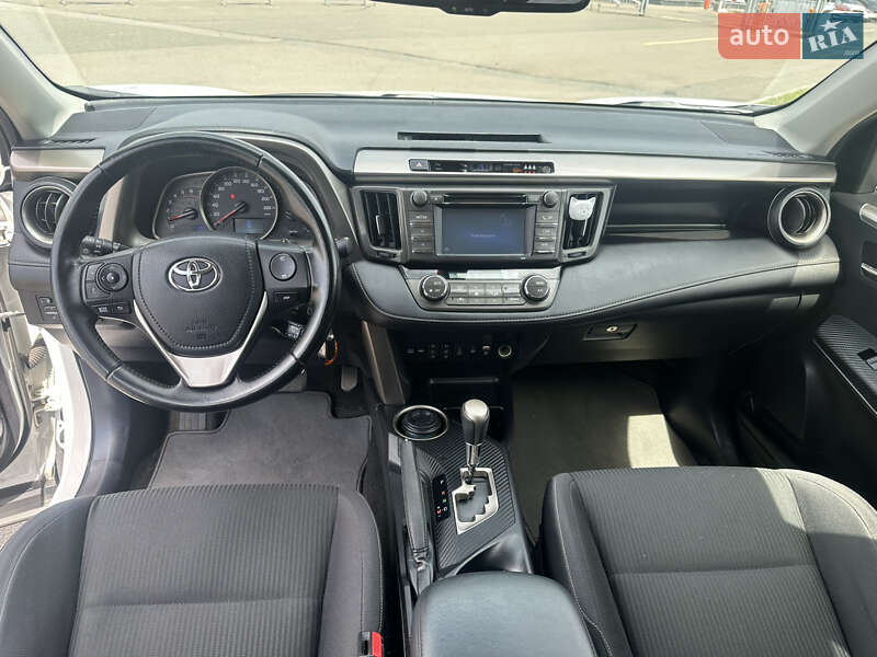 Внедорожник / Кроссовер Toyota RAV4 2014 в Чернигове