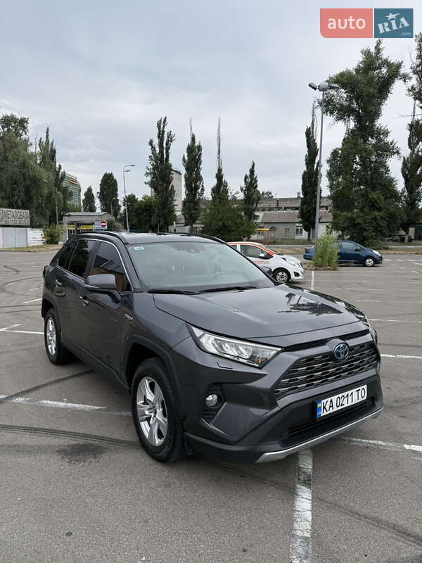 Внедорожник / Кроссовер Toyota RAV4 2021 в Киеве