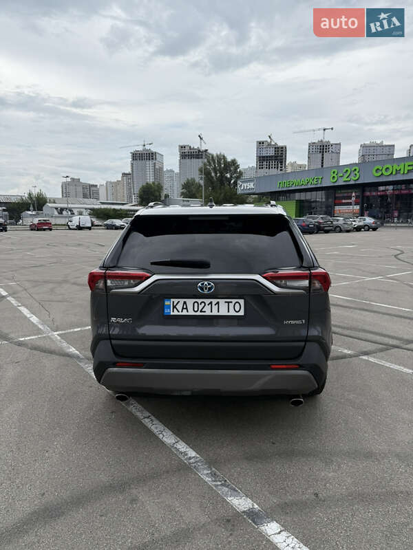 Внедорожник / Кроссовер Toyota RAV4 2021 в Киеве