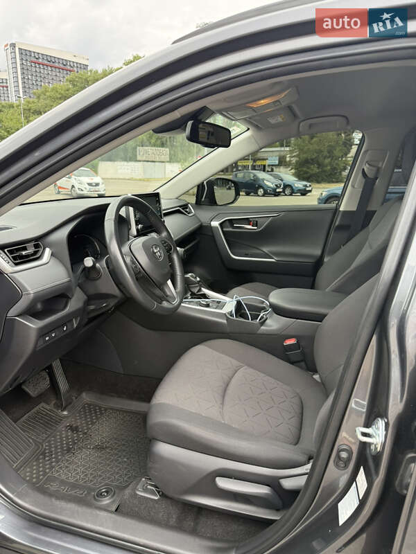 Внедорожник / Кроссовер Toyota RAV4 2021 в Киеве
