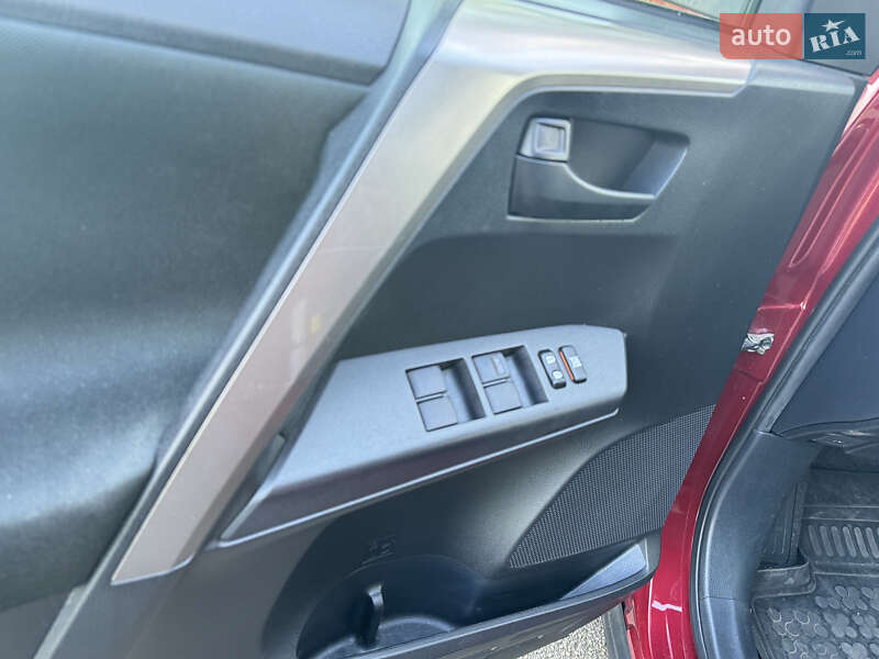 Внедорожник / Кроссовер Toyota RAV4 2018 в Киеве