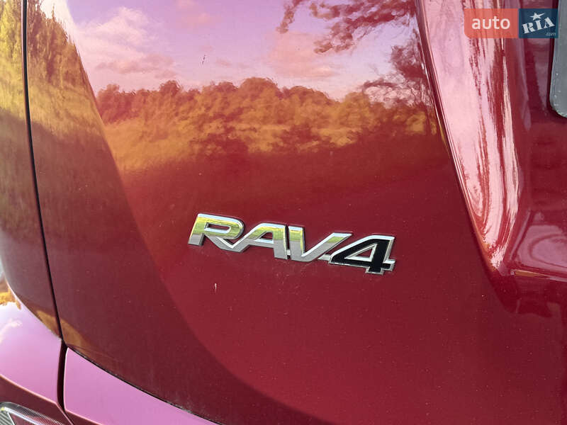 Внедорожник / Кроссовер Toyota RAV4 2018 в Киеве