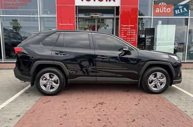 Внедорожник / Кроссовер Toyota RAV4 2023 в 