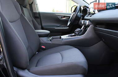 Внедорожник / Кроссовер Toyota RAV4 2020 в 