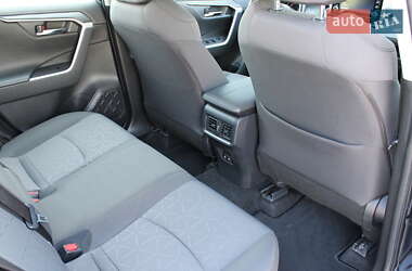 Внедорожник / Кроссовер Toyota RAV4 2020 в 