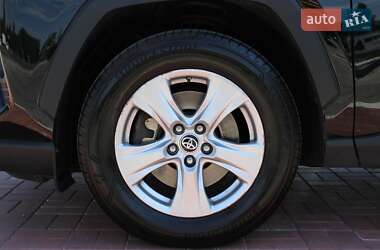 Внедорожник / Кроссовер Toyota RAV4 2020 в 