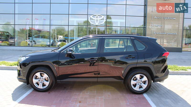 Внедорожник / Кроссовер Toyota RAV4 2020 в Черкассах