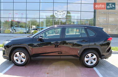 Внедорожник / Кроссовер Toyota RAV4 2020 в 