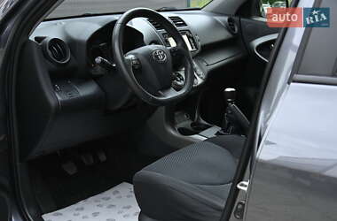 Позашляховик / Кросовер Toyota RAV4 2012 в 