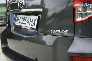 Позашляховик / Кросовер Toyota RAV4 2012 в 
