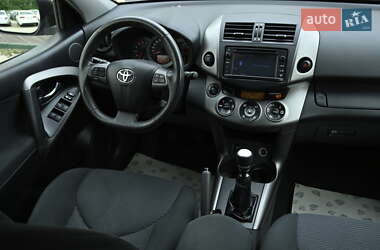 Позашляховик / Кросовер Toyota RAV4 2012 в 
