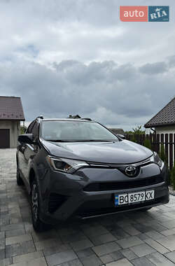 Внедорожник / Кроссовер Toyota RAV4 2018 в Золочеве