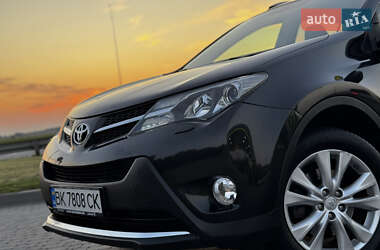 Внедорожник / Кроссовер Toyota RAV4 2015 в 