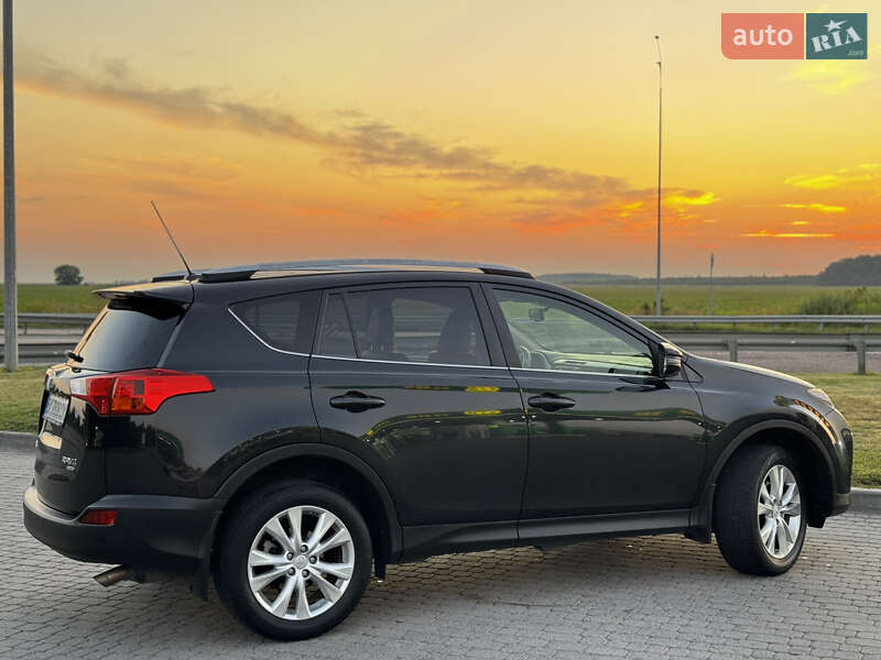 Внедорожник / Кроссовер Toyota RAV4 2015 в Радивилове